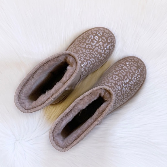UGG Classic Short Snow Leopard Amphora Boots - Picture 2 of 8
